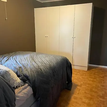 I Rolig Gate Med Utsikt Og Gratis Parkering Tromso