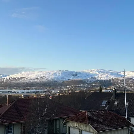 Apartment I Rolig Gate Med Utsikt Og Gratis Parkering Tromso
