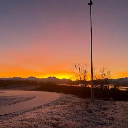 I Rolig Gate Med Utsikt Og Gratis Parkering